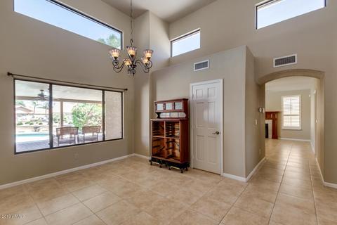 947 S Lagoon Dr, Gilbert, AZ 85233 photo 5