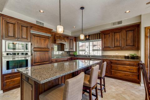 3209 E Rock Wren Rd, Phoenix, AZ 85044 photo 2