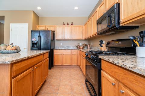 2910 E Comstock Dr, Gilbert, AZ 85296 photo 9