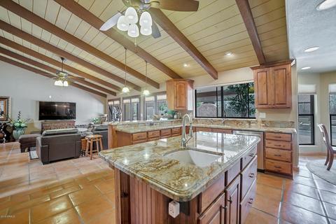 807 E Waltann Ln, Phoenix, AZ 85022 photo 8