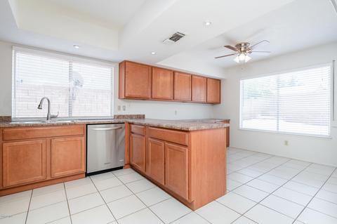 2121 E Winchcomb Dr, Phoenix, AZ 85022 photo 5