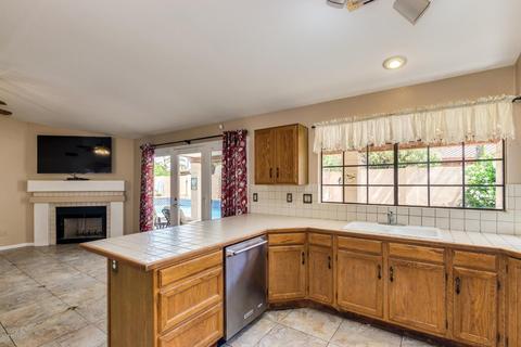 3244 E Cedarwood Ln, Phoenix, AZ 85048 photo 4