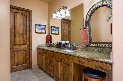 2015 E Desert Ln, Phoenix, AZ 85042 photo 11
