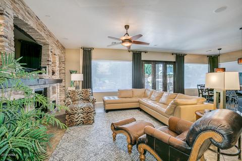 6995 S Magic Ct, Gilbert, AZ 85298 photo 9