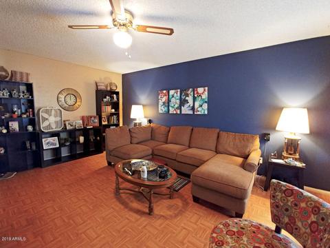 2318 E Laurel Ln, Phoenix, AZ 85028 photo 4