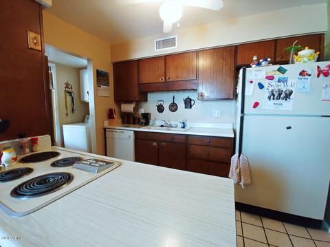 2318 E Laurel Ln, Phoenix, AZ 85028 photo 8