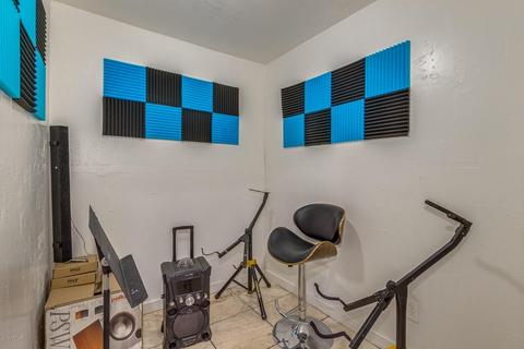 211 W Beautiful Ln, Phoenix, AZ 85041 photo 14