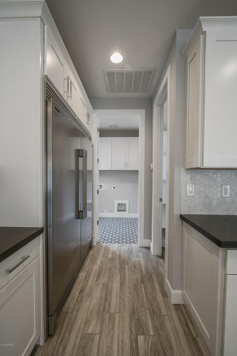 4018 E Campus Dr, Phoenix, AZ 85018 photo 9