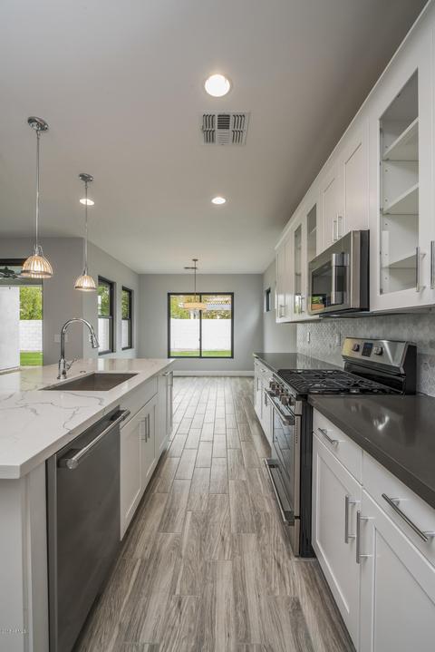 4018 E Campus Dr, Phoenix, AZ 85018 photo 5