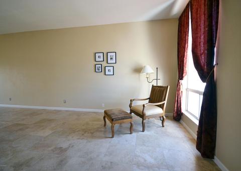 921 E Michelle Dr, Phoenix, AZ 85022 photo 2