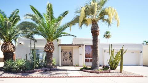 921 E Michelle Dr, Phoenix, AZ 85022 photo 1