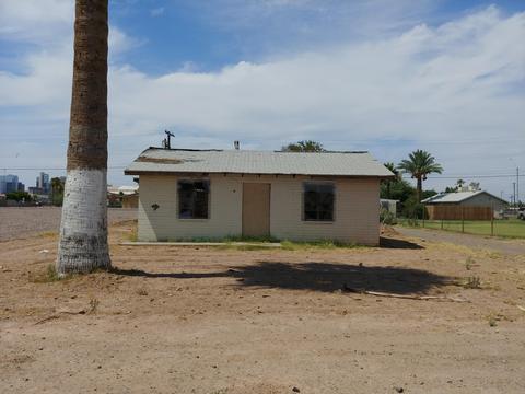 910 E Apache St, Phoenix, AZ 85034 photo 2