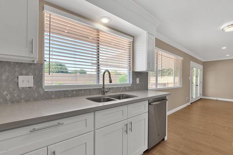3202 E Windrose Dr, Phoenix, AZ 85032 photo 1