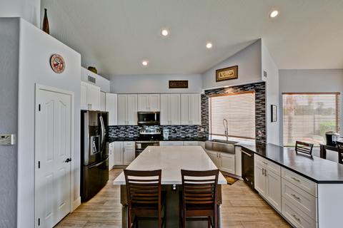 1161 S Sandstone Ct, Gilbert, AZ 85296 photo 9