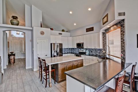 1161 S Sandstone Ct, Gilbert, AZ 85296 photo 5