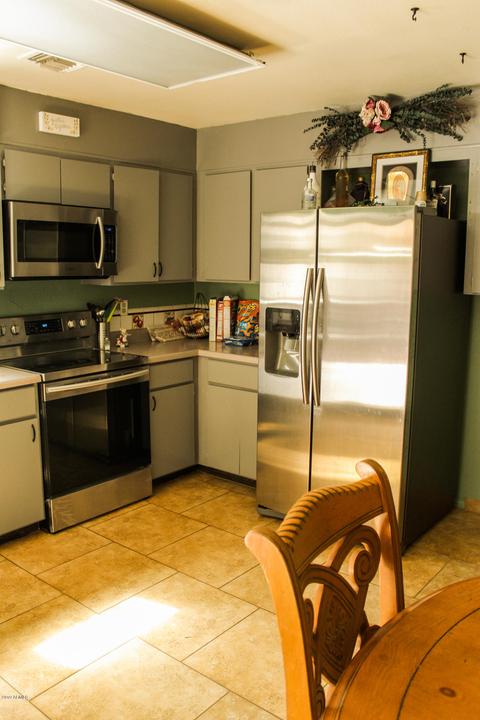 3533 W Banff Ln, Phoenix, AZ 85053 photo 4