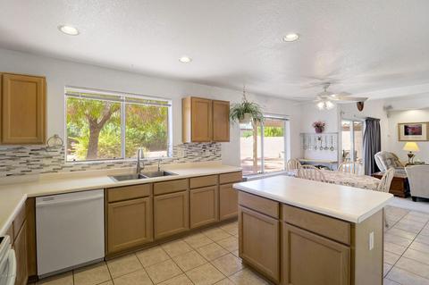 3213 E Rosemonte Dr, Phoenix, AZ 85050 photo 9