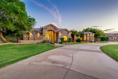 2677 E Haymore Ct, Gilbert, AZ 85298 photo 3