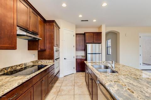 3205 E Branham Ln, Phoenix, AZ 85042 photo 9