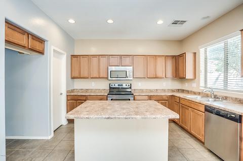 1899 S Falcon Dr, Gilbert, AZ 85295 photo 3