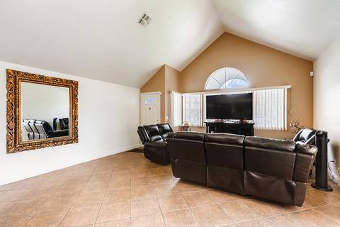 343 E Mitchell Dr, Phoenix, AZ 85012 photo 2