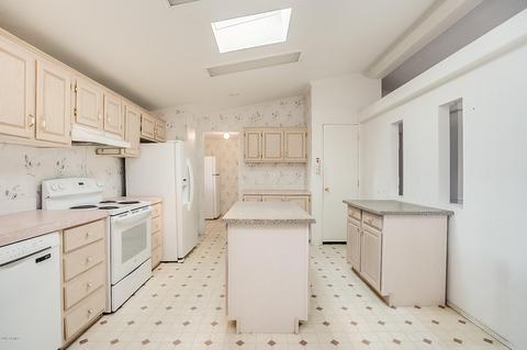 300 N Pinal Dr, Apache Junction, AZ 85120 photo 8
