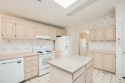 300 N Pinal Dr, Apache Junction, AZ 85120 photo 7