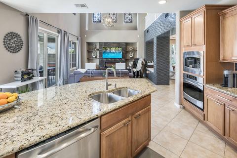 3940 E Half Hitch Pl, Phoenix, AZ 85050 photo 13