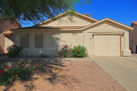 1892 E Peach Tree Dr, Chandler, AZ 85249 photo 2