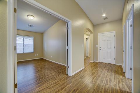 2319 W Dewdrop Trl, Phoenix, AZ 85085 photo 4