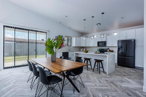 3907 E Cheery Lynn Rd, Phoenix, AZ 85018 photo 1