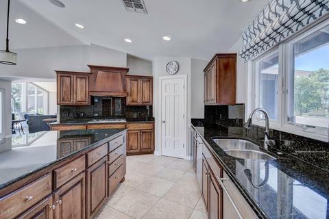 1919 E Rovey Cir, Phoenix, AZ 85016 photo 10