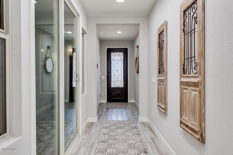 4640 E Patrick Ln, Phoenix, AZ 85050 photo 2