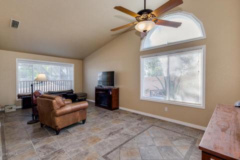 402 E Melody Ln, Gilbert, AZ 85234 photo 4