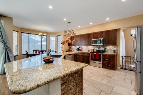 2895 E Millbrae Ln, Gilbert, AZ 85234 photo 4