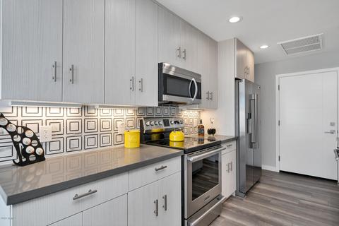 2828 E Sunnyside Dr, Phoenix, AZ 85028 photo 11