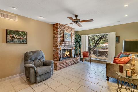 9 E Aster Dr, Phoenix, AZ 85022 photo 4