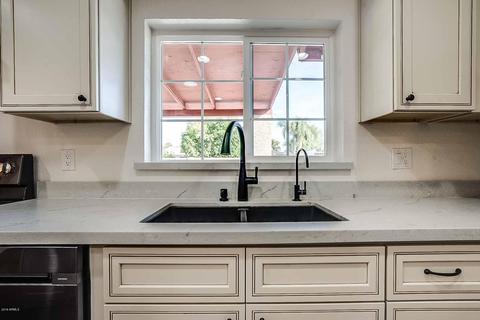 2808 E Laurel Ln, Phoenix, AZ 85028 photo 11