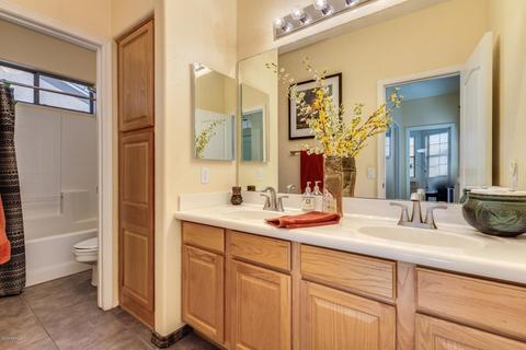 9064 E Hobart St, Mesa, AZ 85207