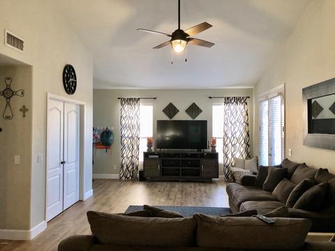 2239 S Peppertree Dr, Gilbert, AZ 85295 photo 4