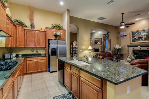 3811 E Crest Ln, Phoenix, AZ 85050 photo 4
