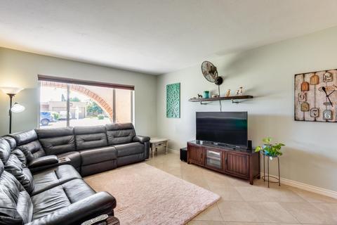 2820 E Laurel Ln, Phoenix, AZ 85028 photo 6