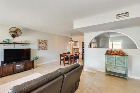 2820 E Laurel Ln, Phoenix, AZ 85028 photo 5