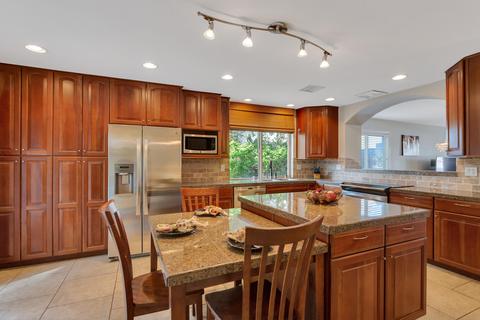1925 E Winchcomb Dr, Phoenix, AZ 85022 photo 3