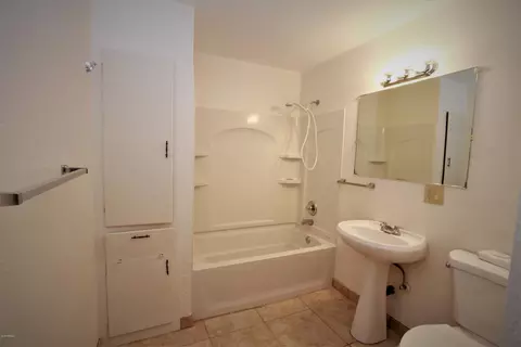 1221 E Highland Ave, Phoenix, AZ 85014 photo 9