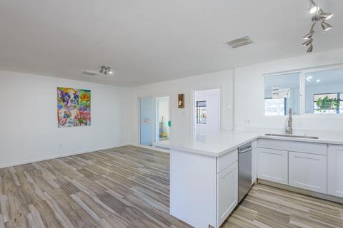 3334 N 39th Dr, Phoenix, AZ 85019 photo 11