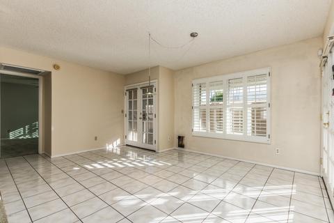 745 E Michelle Dr, Phoenix, AZ 85022 photo 4