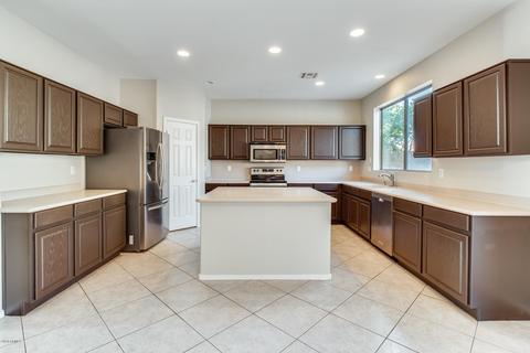 580 E Betsy Ln, Gilbert, AZ 85296 photo 2