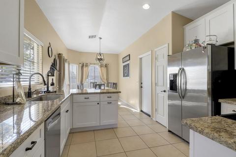 3292 E Sandy Way, Gilbert, AZ 85297 photo 6