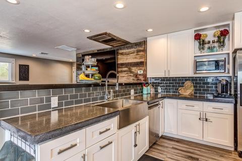 3977 E Becker Ln, Phoenix, AZ 85028 photo 2